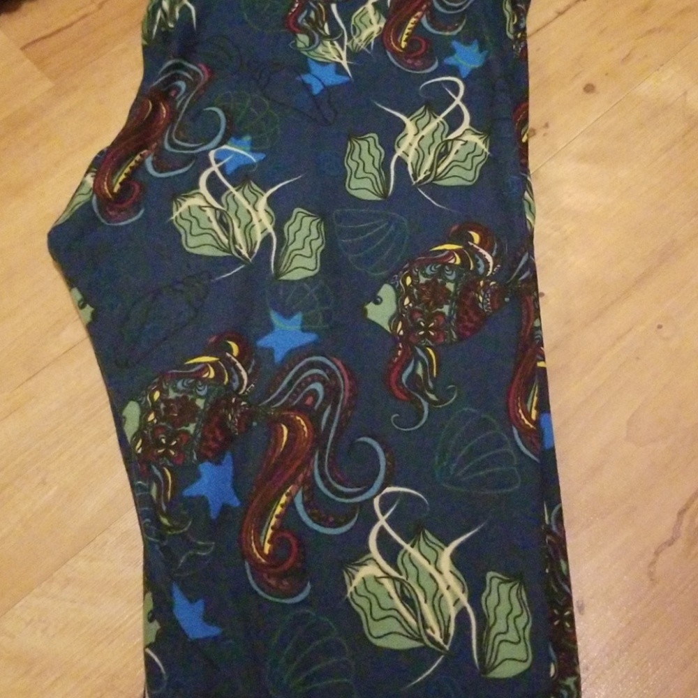 One size lularoe fish leggings